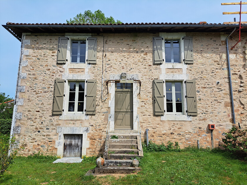 Handmade shutters in Charente 16500 
 Handmade traditional shutters, painted in Farrow and Ball, in the Charente region, 16500.